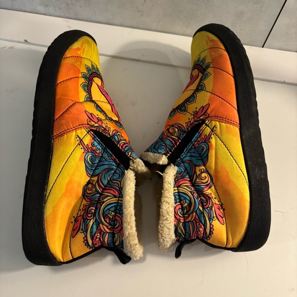 Yes We Vibe Peace Sign Hippie Bohemian Women's Winter Slippers Sneakers Size 7.5 - Picture 5 of 10